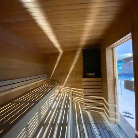 Hanza Tower Sky Sauna & Jacuzzi & Pool *
