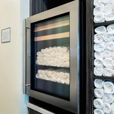 Hanza Tower Sky Sauna & Jacuzzi & Pool Appartamento *
