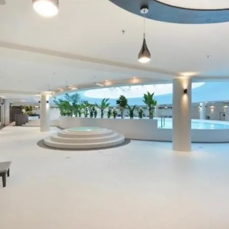 Hanza Tower Sky Sauna & Jacuzzi & Pool Appartamento *