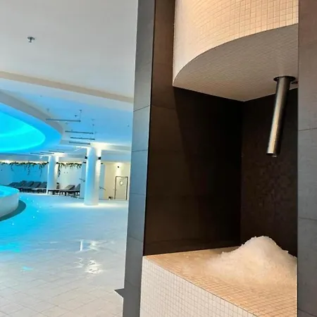 Hanza Tower Sky Sauna & Jacuzzi & Pool Appartamento